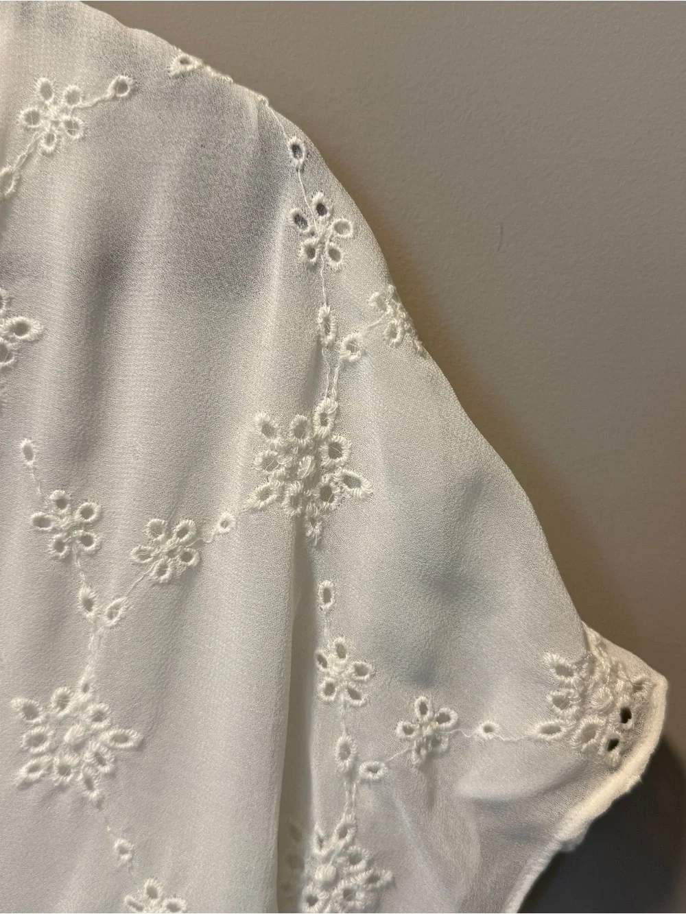 Zara White Embroidered Peplum V-Neck Top - M